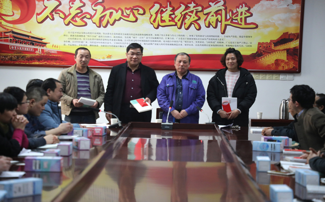 公司组织召开《蓝颜gtv人》通讯员及办报人员会议大.jpg